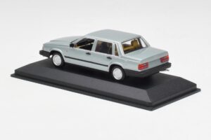 Volvo 240 GL Hõbe Metallic Minichamps 1:43 940171402 Metall - pilt 3/4
