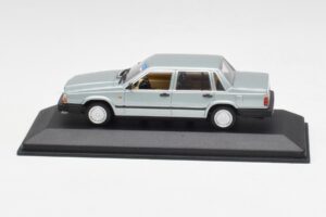 Volvo 240 GL Hõbe Metallic Minichamps 1:43 940171402 Metall