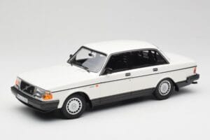 Volvo 240 GL Valge Minichamps 1:18 155171402 Metall