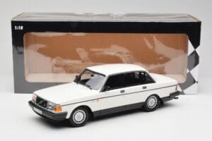 Volvo 240 GL Valge Minichamps 1:18 155171402 Metall - pilt 6/6