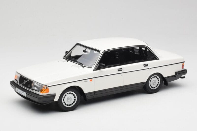 Volvo 240 GL Valge Minichamps 1:18 155171402 Metall