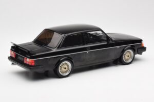 Volvo 240 Turbo Must Custom IXO 1:18 18CMC178 Metall - pilt 2/6