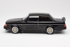 Volvo 240 Turbo Must Custom IXO 1:18 18CMC178 Metall - pilt 3/6