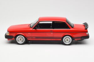 Volvo 240 Turbo Punane Custom IXO 1:18 18CMC177 Metall - pilt 3/5