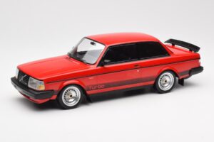 Volvo 240 Turbo Punane Custom IXO 1:18 18CMC177 Metall