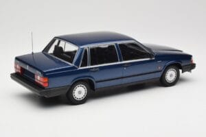 Volvo 740 GL Dark Blue Metallic Minichamps 1:18 155171701 Metall - pilt 2/6