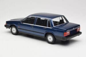 Volvo 740 GL Dark Blue Metallic Minichamps 1:18 155171701 Metall - pilt 5/6