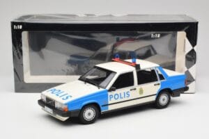 Volvo 740 GL Rootsi Politsei Minichamps 1:18 155171791 Metall - pilt 6/6