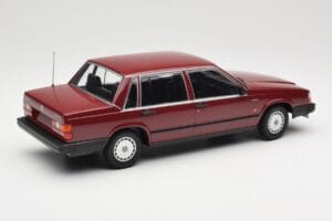 Volvo 740 GL Punane Minichamps 1:18 155171704 Metall - pilt 2/6