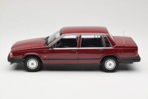 Volvo 740 GL Punane Minichamps 1:18 155171704 Metall - pilt 3/6