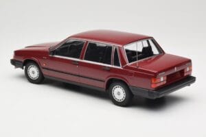 Volvo 740 GL Punane Minichamps 1:18 155171704 Metall - pilt 5/6