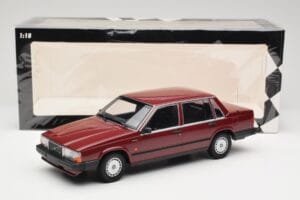 Volvo 740 GL Punane Minichamps 1:18 155171704 Metall - pilt 6/6