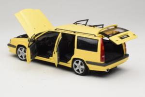 Volvo 850 T-5R Universaal Cream Yellow AUTOart 1:18 79506 Metall - pilt 5/8