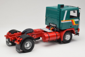 Volvo F1220 Roheline Punane Road Kings 1:18 RK180032 Metall - pilt 3/8