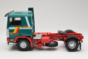 Volvo F1220 Roheline Punane Road Kings 1:18 RK180032 Metall - pilt 4/8