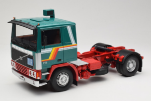 Volvo F1220 Roheline Punane Road Kings 1:18 RK180032 Metall