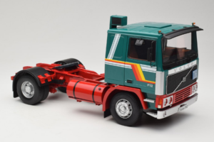 Volvo F1220 Roheline Punane Road Kings 1:18 RK180032 Metall - pilt 6/8