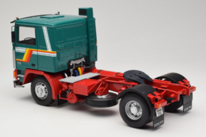 Volvo F1220 Roheline Punane Road Kings 1:18 RK180032 Metall - pilt 7/8
