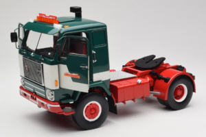 Volvo F88 Bilspedition Roheline Valge MCG 1:18 MCG18139 Metall - pilt 2/8