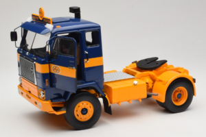 Volvo F88 Tumesinine Kollane MCG 1:18 MCG18140 Metall - pilt 2/8