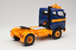 Volvo F88 Tumesinine Kollane MCG 1:18 MCG18140 Metall - pilt 3/8