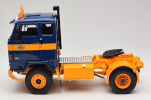 Volvo F88 Tumesinine Kollane MCG 1:18 MCG18140 Metall - pilt 4/8