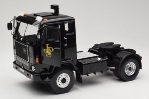 Volvo F88 John Player Special Black MCG 1:18 MCG18217 Metall - pilt 2/8