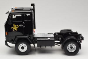 Volvo F88 John Player Special Black MCG 1:18 MCG18217 Metall - pilt 4/8