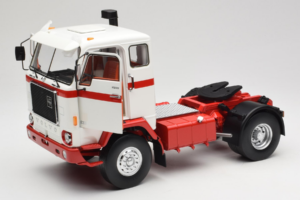 Volvo F88 Valge Punane MCG 1:18 MCG18141 Metall - pilt 2/8