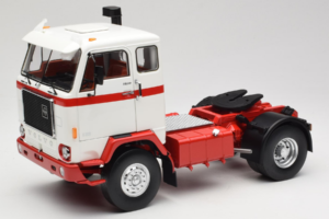 Volvo F88 Valge Punane MCG 1:18 MCG18141 Metall