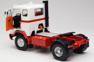 Volvo F88 Valge Punane MCG 1:18 MCG18141 Metall - pilt 5/8