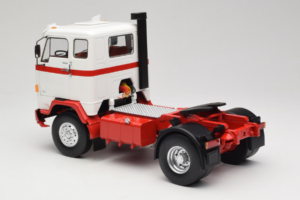 Volvo F88 Valge Punane MCG 1:18 MCG18141 Metall - pilt 7/8