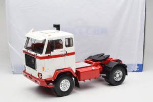 Volvo F88 Valge Punane MCG 1:18 MCG18141 Metall - pilt 8/8