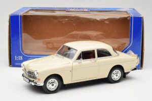 Volvo P121 Amazon Valge Revell 1:18 08866 Metall - pilt 8/8