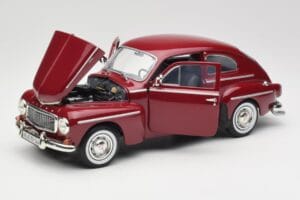 Volvo PV544 Cherry Red Revell 1:18 08887 Metall - pilt 2/8