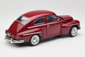 Volvo PV544 Cherry Red Revell 1:18 08887 Metall - pilt 3/8