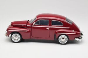 Volvo PV544 Cherry Red Revell 1:18 08887 Metall - pilt 4/8