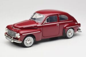 Volvo PV544 Cherry Red Revell 1:18 08887 Metall
