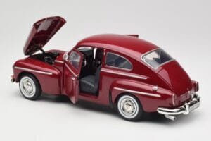 Volvo PV544 Cherry Red Revell 1:18 08887 Metall - pilt 5/8