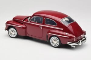 Volvo PV544 Cherry Red Revell 1:18 08887 Metall - pilt 7/8