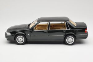 Volvo S90 Royal Green DNA 1:18 DNA000090 Metall - pilt 3/6