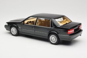 Volvo S90 Royal Green DNA 1:18 DNA000090 Metall - pilt 5/6