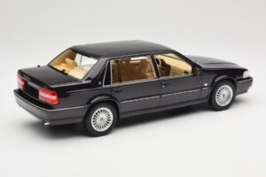 Volvo S90 Royal Violet DNA 1:18 DNA000089 Metall - pilt 2/6