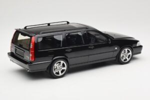Volvo V70 R P80 Must DNA 1:18 DNA000232 Metall - pilt 2/6