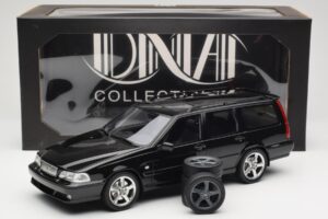 Volvo V70 R P80 Must DNA 1:18 DNA000232 Metall - pilt 6/6