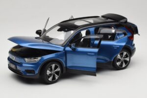 Volvo XC40 Recharge Sinine Metallik Paudi Model 1:18 2562373 Metall - pilt 2/8
