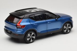Volvo XC40 Recharge Sinine Metallik Paudi Model 1:18 2562373 Metall - pilt 3/8