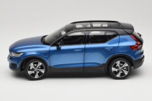 Volvo XC40 Recharge Sinine Metallik Paudi Model 1:18 2562373 Metall - pilt 4/8