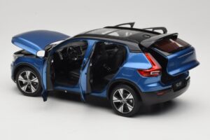 Volvo XC40 Recharge Sinine Metallik Paudi Model 1:18 2562373 Metall - pilt 5/8
