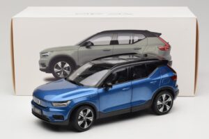 Volvo XC40 Recharge Sinine Metallik Paudi Model 1:18 2562373 Metall - pilt 8/8